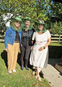 Na obisku v učnemu čebelnjaku Kotlje