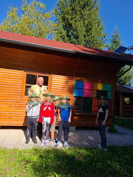 Na obisku v učnemu čebelnjaku Kotlje