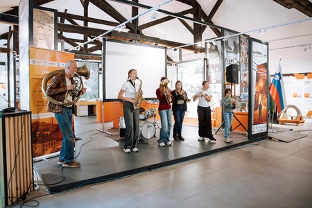 Jazz mulci v fabriki 