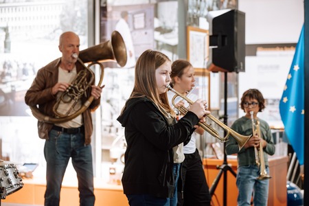 Jazz mulci v fabriki 