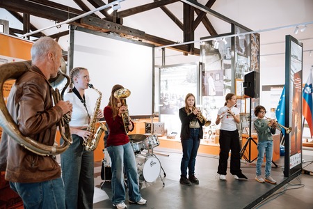 Jazz mulci v fabriki 