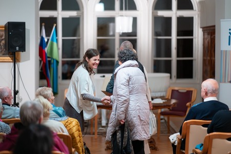 O življenju z demenco skozi knjigo Kje so moji ključi