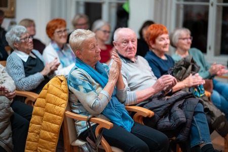 O življenju z demenco skozi knjigo Kje so moji ključi