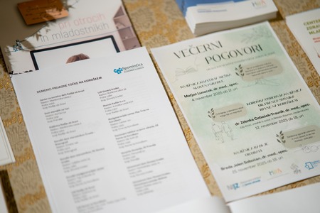 O življenju z demenco skozi knjigo Kje so moji ključi