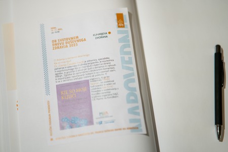 O življenju z demenco skozi knjigo Kje so moji ključi