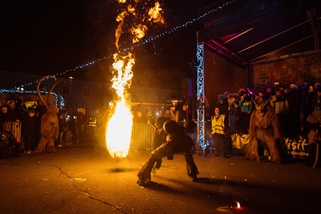 Prižig lučk s parkljevanjem // Čarobni december v mestu