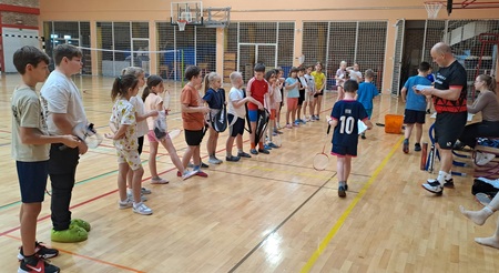 Veseli badminton 2025: Živahni in radovedni pri dojemanju igre