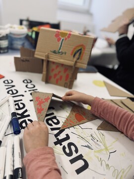 Ustvarjalno med počitnicami v Galeriji Ravne