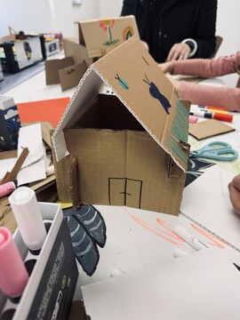 Ustvarjalno med počitnicami v Galeriji Ravne